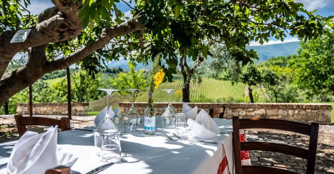 L'unicità di poter gustare l'Asado Argentino  con una cottura a vista. Durante il pranzo, avrete l'opportunità di poter vedere  la pietanza cuocere, a pochi minuti prima di essere servita.